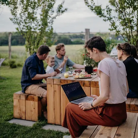 Aiva Glamping פרטיזנסקה