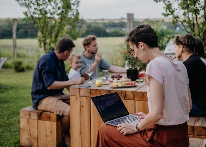 Aiva Glamping פרטיזנסקה