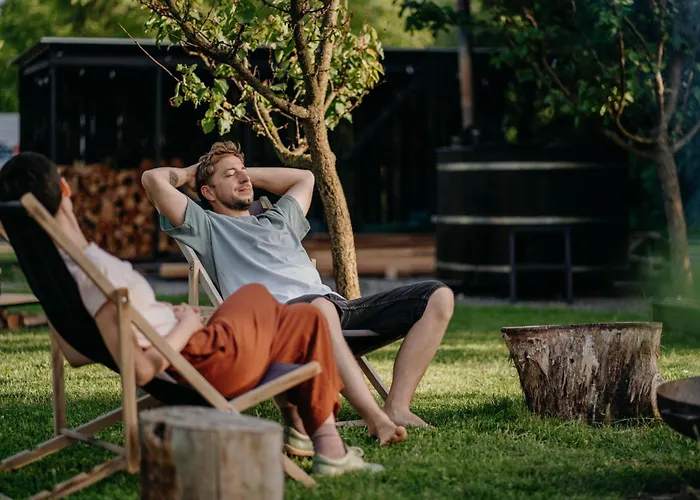 Aiva Glamping פרטיזנסקה